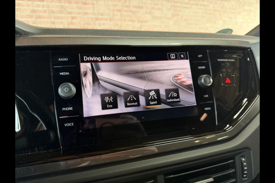 Volkswagen Polo 2.0 TSI GTI Clima / Winter Pakket / CarPlay / ABC Uitlaat systeem / Navi / PDC