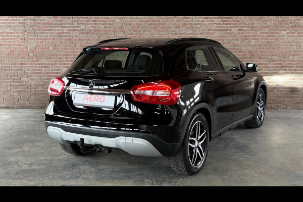 Mercedes-Benz GLA GLA 180 Business Solution PDC / Airco / Navi / Tel. / Camera / Trekhaak Afneembaar / Stoel verw.