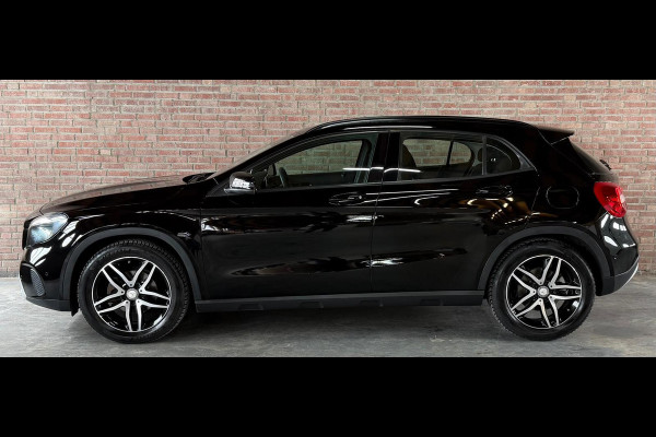 Mercedes-Benz GLA GLA 180 Business Solution PDC / Airco / Navi / Tel. / Camera / Trekhaak Afneembaar / Stoel verw.