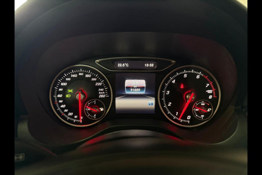 Mercedes-Benz GLA GLA 180 Business Solution PDC / Airco / Navi / Tel. / Camera / Trekhaak Afneembaar / Stoel verw.