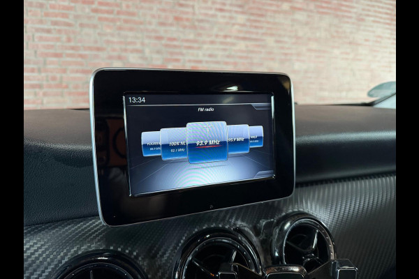 Mercedes-Benz GLA GLA 180 Business Solution PDC / Airco / Navi / Tel. / Camera / Trekhaak Afneembaar / Stoel verw.