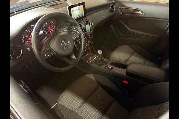 Mercedes-Benz GLA GLA 180 Business Solution PDC / Airco / Navi / Tel. / Camera / Trekhaak Afneembaar / Stoel verw.