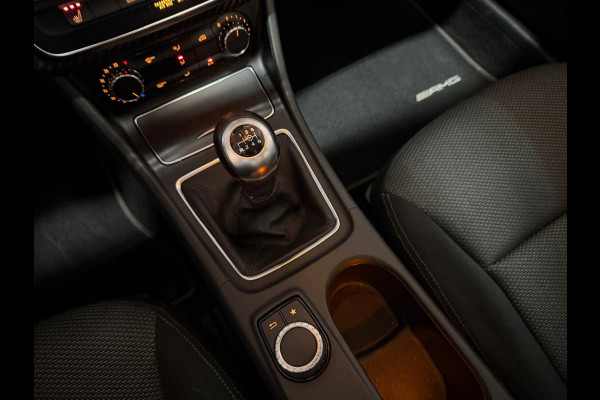 Mercedes-Benz GLA GLA 180 Business Solution PDC / Airco / Navi / Tel. / Camera / Trekhaak Afneembaar / Stoel verw.