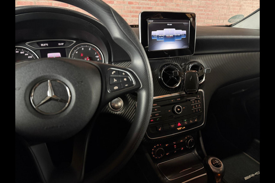 Mercedes-Benz GLA GLA 180 Business Solution PDC / Airco / Navi / Tel. / Camera / Trekhaak Afneembaar / Stoel verw.