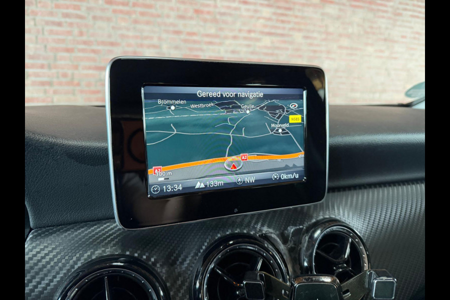 Mercedes-Benz GLA GLA 180 Business Solution PDC / Airco / Navi / Tel. / Camera / Trekhaak Afneembaar / Stoel verw.