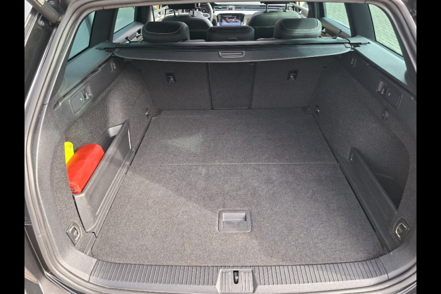 Volkswagen Passat Variant 1.4 TSI PHEV GTE * Panoramadak * Elek. Achterklep * Navigatiesysteem * 18 Inch Velgen *