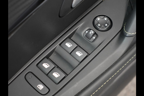 Peugeot 208 1.2 PureTech 100pk Automaat GT-Line Peugeot 208 1.2 PureTech 100pk Aut. GT-Line Navigatie Apple Carplay/Android Auto Camera Parkeersensoren Adaptive Cruise Control Blind Spot Assist Virtual Cockpit Climate Control Getinte ramen
