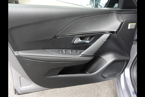 Peugeot 208 1.2 PureTech 100pk Automaat GT-Line Peugeot 208 1.2 PureTech 100pk Aut. GT-Line Navigatie Apple Carplay/Android Auto Camera Parkeersensoren Adaptive Cruise Control Blind Spot Assist Virtual Cockpit Climate Control Getinte ramen