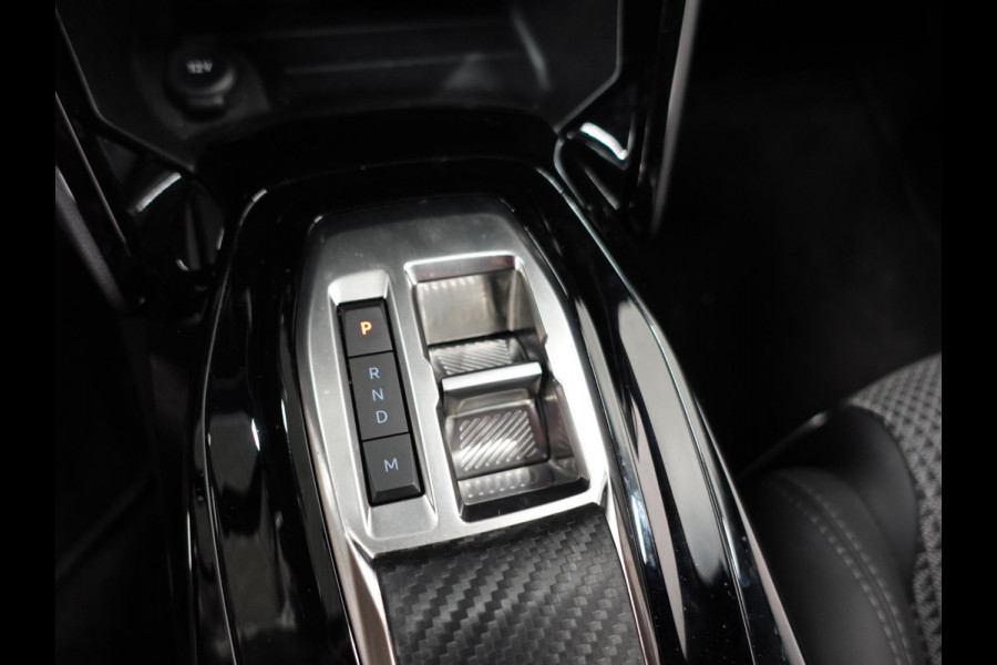 Peugeot 208 1.2 PureTech 100pk Automaat GT-Line Peugeot 208 1.2 PureTech 100pk Aut. GT-Line Navigatie Apple Carplay/Android Auto Camera Parkeersensoren Adaptive Cruise Control Blind Spot Assist Virtual Cockpit Climate Control Getinte ramen
