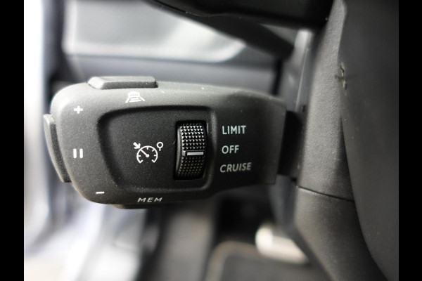 Peugeot 208 1.2 PureTech 100pk Automaat GT-Line Peugeot 208 1.2 PureTech 100pk Aut. GT-Line Navigatie Apple Carplay/Android Auto Camera Parkeersensoren Adaptive Cruise Control Blind Spot Assist Virtual Cockpit Climate Control Getinte ramen