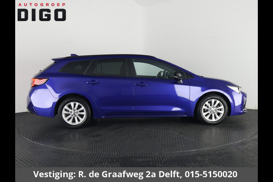 Toyota Corolla Touring Sports 1.8 Hybrid Business Luxury | Stoelverwarming | Parkeersensoren | Draadloze telefoon lader | Privacy Glass |