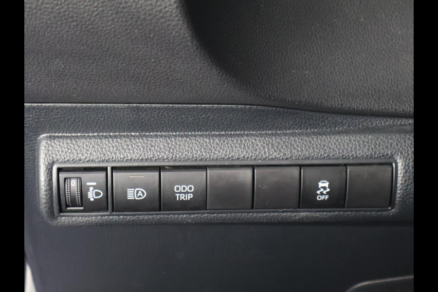 Toyota Corolla Touring Sports 1.8 Hybrid Business Luxury | Stoelverwarming | Parkeersensoren | Draadloze telefoon lader | Privacy Glass |
