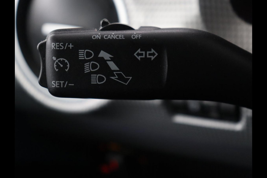Volkswagen e-Up! e-up! | SOH 88,3% | Stoelverwarming | Pano.Dak | Cruise Control |