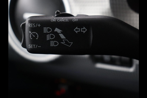 Volkswagen e-Up! e-up! | SOH 88,3% | Stoelverwarming | Pano.Dak | Cruise Control |