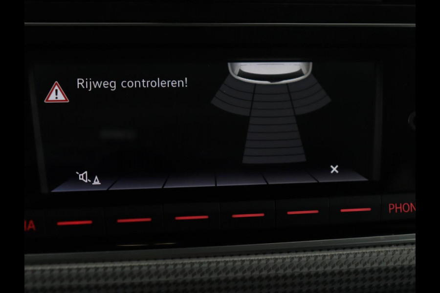 Volkswagen e-Up! e-up! | SOH 88,3% | Stoelverwarming | Pano.Dak | Cruise Control |