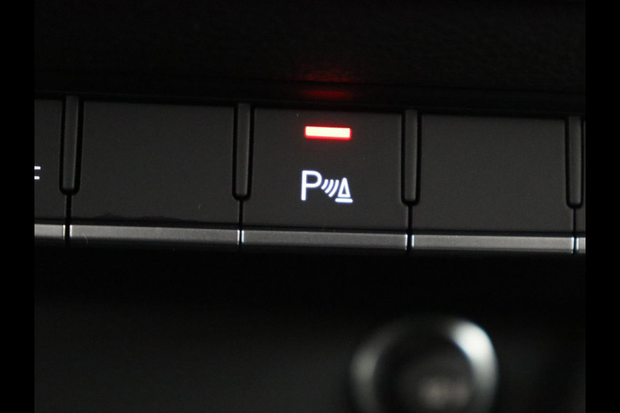 Audi A4 Limousine 35 TFSI Pro Line | Trekhaak | LED | Stoelverwarming | Navigatie | Apple Carplay |