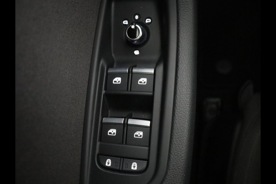 Audi A4 Limousine 35 TFSI Pro Line | Trekhaak | LED | Stoelverwarming | Navigatie | Apple Carplay |