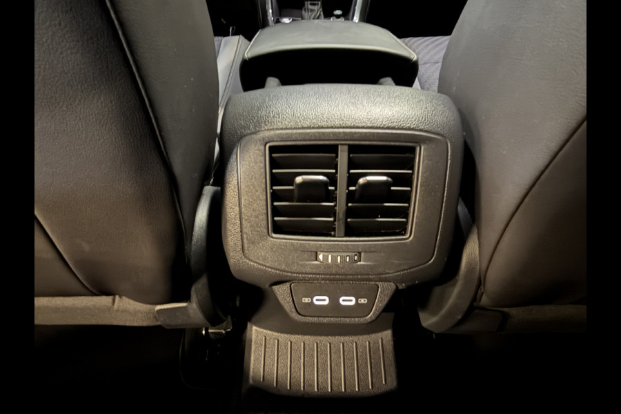 Volkswagen T-Roc 1.5 TSI Sport Business R | Pano | Camera | Stoelverw. | Adaptive cruise | Full LED | Dodehoeksensor