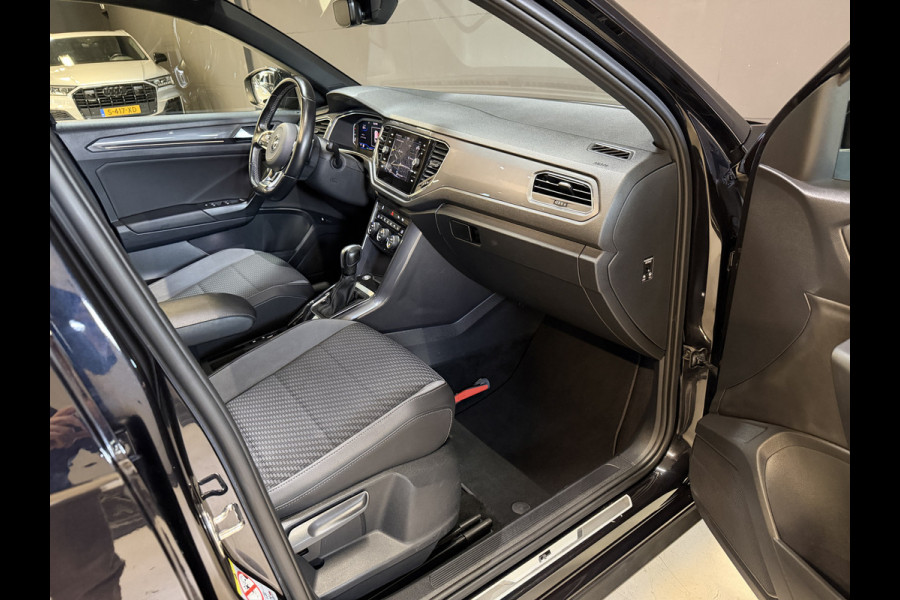Volkswagen T-Roc 1.5 TSI Sport Business R | Pano | Camera | Stoelverw. | Adaptive cruise | Full LED | Dodehoeksensor