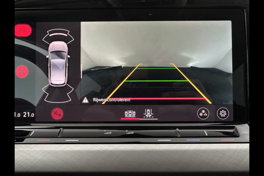 Volkswagen Golf 1.0 TSI Life *FULL-LED | ADAPTIVE-CRUISE | DIGI-COCKPIT | NAVI-FULLMAP | AMBIENT-LIGHT | COMFORT-SEATS | CAMERA | KEYLESS | DAB+ | PRIVACY-GLASS | ECC | PDC | 17''ALU*
