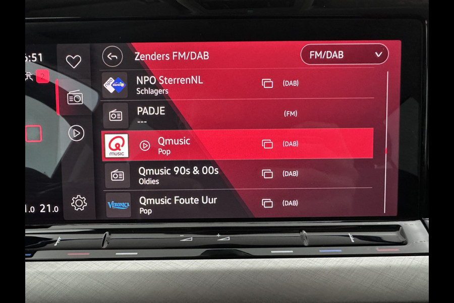 Volkswagen Golf 1.0 TSI Life *FULL-LED | ADAPTIVE-CRUISE | DIGI-COCKPIT | NAVI-FULLMAP | AMBIENT-LIGHT | COMFORT-SEATS | CAMERA | KEYLESS | DAB+ | PRIVACY-GLASS | ECC | PDC | 17''ALU*