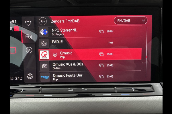 Volkswagen Golf 1.0 TSI Life *FULL-LED | ADAPTIVE-CRUISE | DIGI-COCKPIT | NAVI-FULLMAP | AMBIENT-LIGHT | COMFORT-SEATS | CAMERA | KEYLESS | DAB+ | PRIVACY-GLASS | ECC | PDC | 17''ALU*