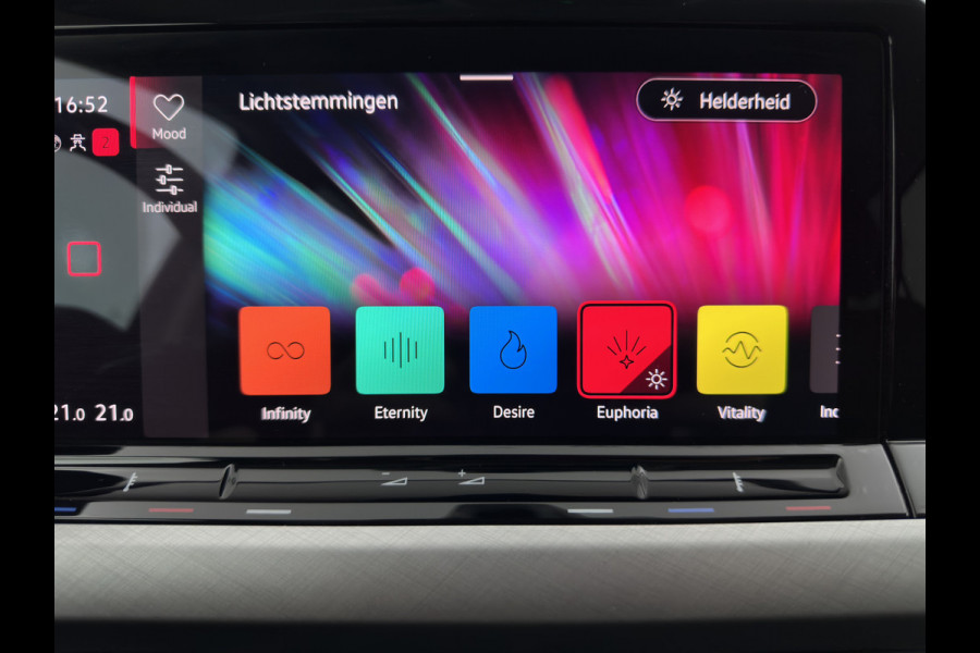 Volkswagen Golf 1.0 TSI Life *FULL-LED | ADAPTIVE-CRUISE | DIGI-COCKPIT | NAVI-FULLMAP | AMBIENT-LIGHT | COMFORT-SEATS | CAMERA | KEYLESS | DAB+ | PRIVACY-GLASS | ECC | PDC | 17''ALU*
