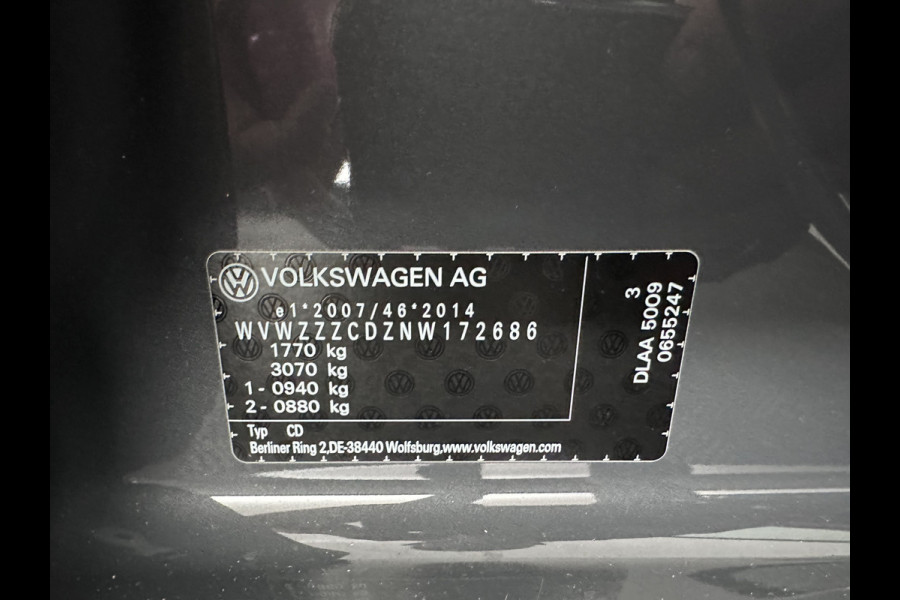 Volkswagen Golf 1.0 TSI Life *FULL-LED | ADAPTIVE-CRUISE | DIGI-COCKPIT | NAVI-FULLMAP | AMBIENT-LIGHT | COMFORT-SEATS | CAMERA | KEYLESS | DAB+ | PRIVACY-GLASS | ECC | PDC | 17''ALU*