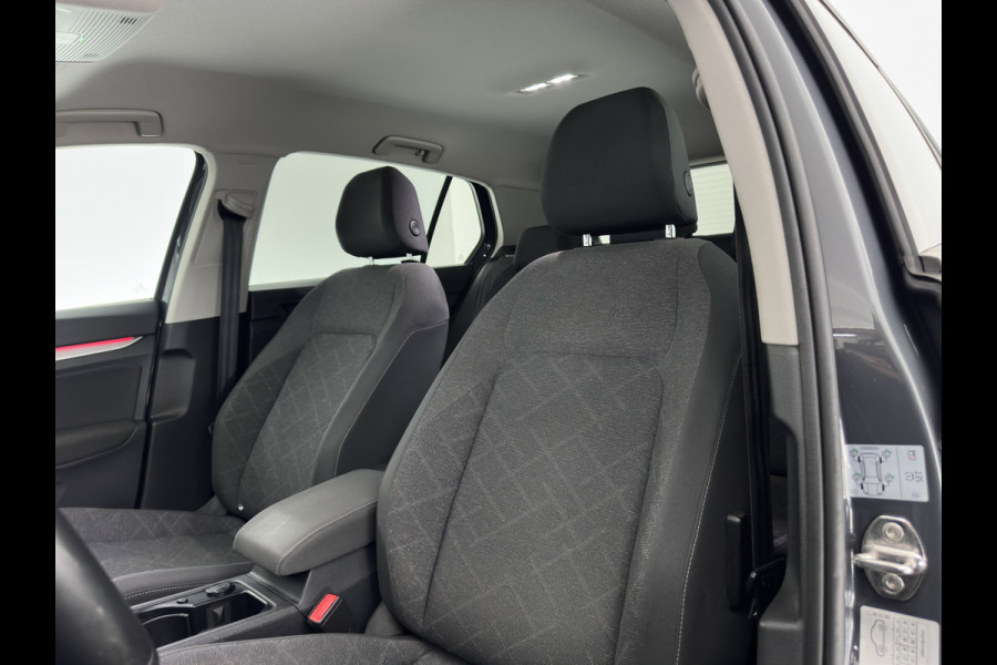 Volkswagen Golf 1.0 TSI Life *FULL-LED | ADAPTIVE-CRUISE | DIGI-COCKPIT | NAVI-FULLMAP | AMBIENT-LIGHT | COMFORT-SEATS | CAMERA | KEYLESS | DAB+ | PRIVACY-GLASS | ECC | PDC | 17''ALU*