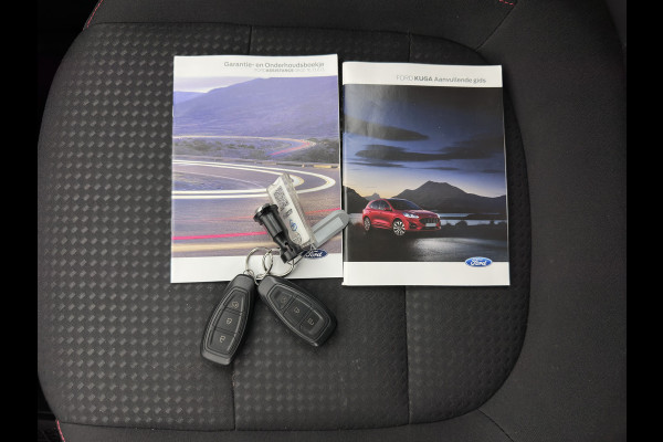 Ford Kuga 1.5 EcoBoost ST-Line (INCL.BTW) *FULL-LED | DIGI-COCKPIT | KEYLESS | DAB | CAMERA | CARPLAY | NAVI-FULLMAP | SPORTSEATS | PRIVACY-GLASS | 18"ALU | TOWBAR*