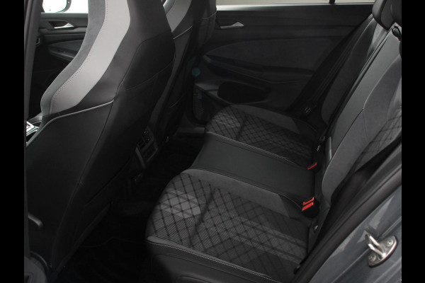 Volkswagen Golf 1.5 eTSI 150pk DSG R-Line DEMO ! Panorama dak Navigatie Apple Carplay/Android Auto Climate Control Camera Dab Extra Getint Glas Adaptive Cruise Control Virtual Cockpit Lichtmetalen Velgen