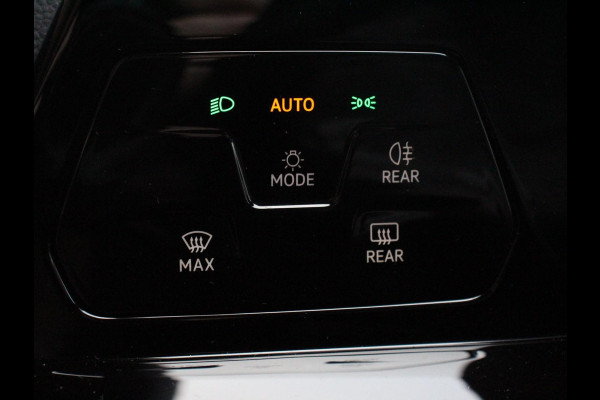 Volkswagen Golf 1.5 eTSI 150pk DSG R-Line DEMO ! Panorama dak Navigatie Apple Carplay/Android Auto Climate Control Camera Dab Extra Getint Glas Adaptive Cruise Control Virtual Cockpit Lichtmetalen Velgen