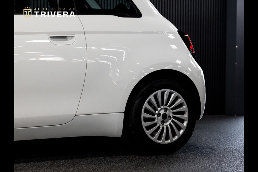 Fiat 500 La Prima 42 kWh l SoH 93% l AUT. l 360° CAM. l Stoel verw.l CARPLAY l Keyless l BTW auto l 1ste. eig. l ALS NIEUW