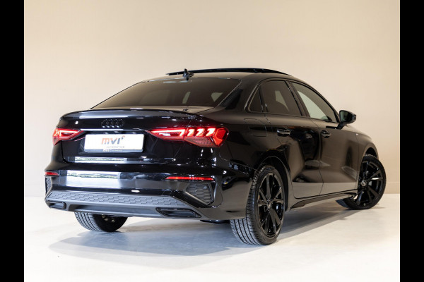 Audi A3 Limousine 35 TFSI S-Line edition / 150pk / NAP / Panorama dak / Achteruitrij camera /