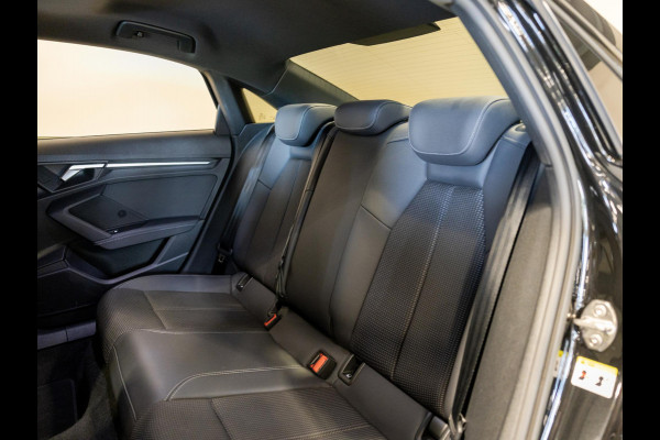 Audi A3 Limousine 35 TFSI S-Line edition / 150pk / NAP / Panorama dak / Achteruitrij camera /