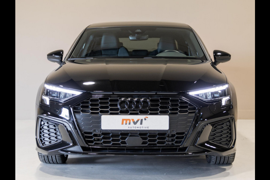 Audi A3 Limousine 35 TFSI S-Line edition / 150pk / NAP / Panorama dak / Achteruitrij camera /