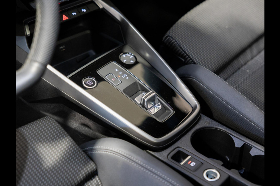Audi A3 Limousine 35 TFSI S-Line edition / 150pk / NAP / Panorama dak / Achteruitrij camera /