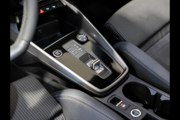 Audi A3 Limousine 35 TFSI S-Line edition / 150pk / NAP / Panorama dak / Achteruitrij camera /