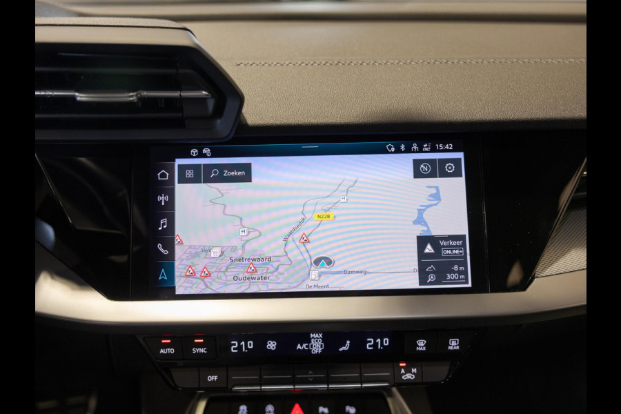 Audi A3 Limousine 35 TFSI S-Line edition / 150pk / NAP / Panorama dak / Achteruitrij camera /