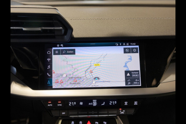 Audi A3 Limousine 35 TFSI S-Line edition / 150pk / NAP / Panorama dak / Achteruitrij camera /