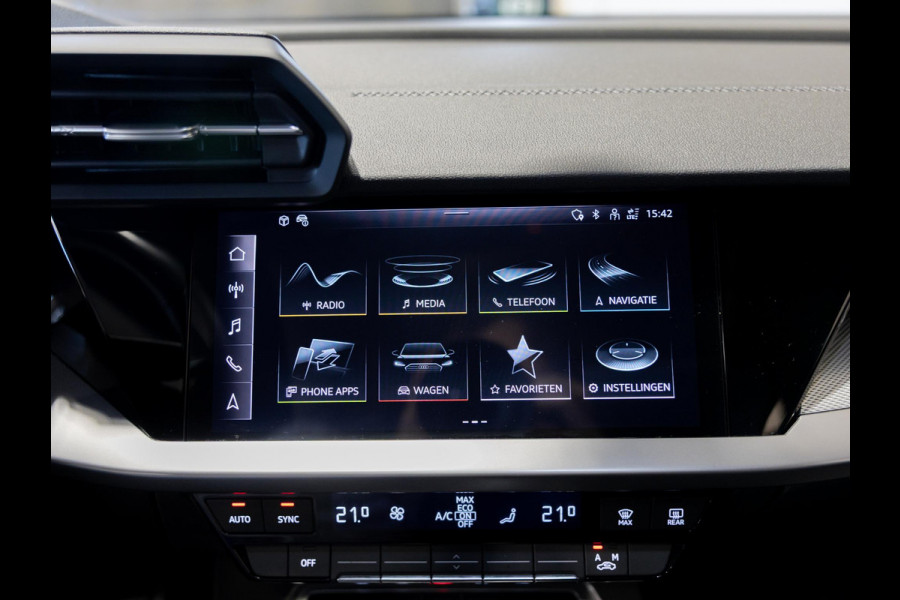 Audi A3 Limousine 35 TFSI S-Line edition / 150pk / NAP / Panorama dak / Achteruitrij camera /