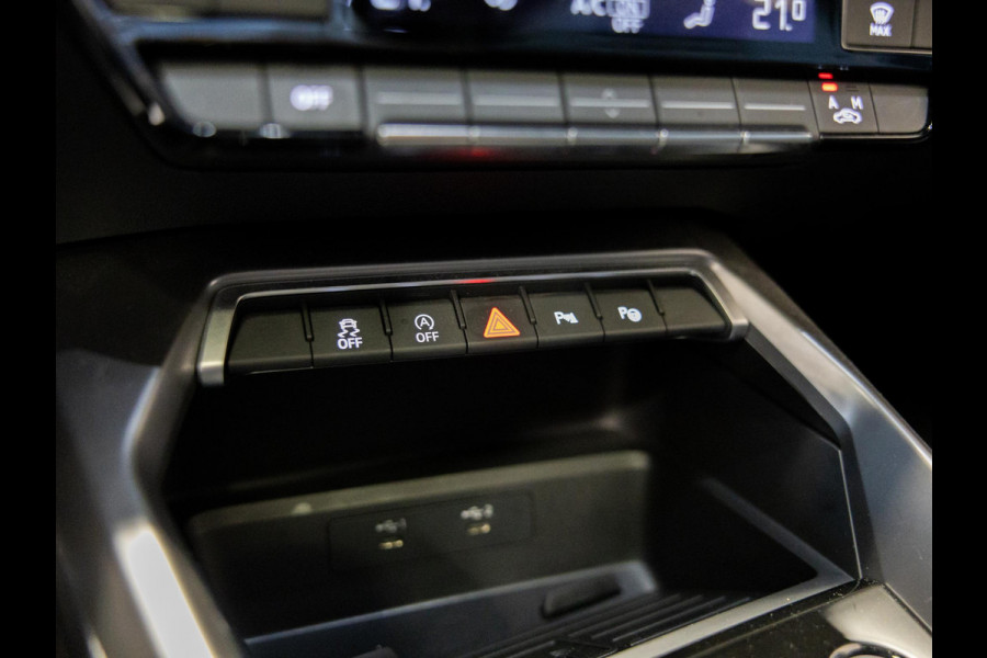 Audi A3 Limousine 35 TFSI S-Line edition / 150pk / NAP / Panorama dak / Achteruitrij camera /