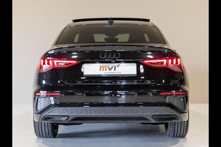 Audi A3 Limousine 35 TFSI S-Line edition / 150pk / NAP / Panorama dak / Achteruitrij camera /