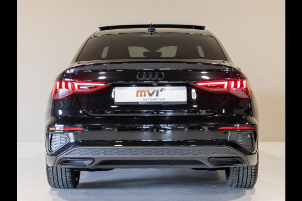 Audi A3 Limousine 35 TFSI S-Line edition / 150pk / NAP / Panorama dak / Achteruitrij camera /