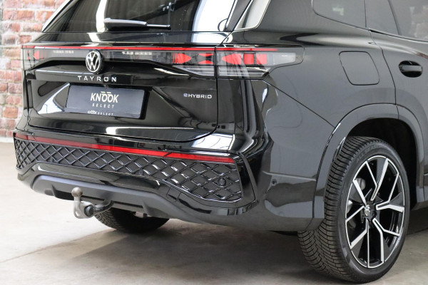 Volkswagen Tayron 1.5 eHybrid R-Line Edition / Panoramadak / Trekhaak / Harman Kardon / Adaptieve Cruise Control / Stoel- en stuurverwarming / Head-Up Display / Massagestoelen / LED / Rondomzicht Camera / 20 Inch / Sfeerverlichting / Keyless Entry