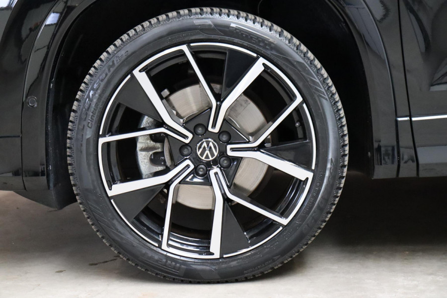 Volkswagen Tayron 1.5 eHybrid R-Line Edition / Panoramadak / Trekhaak / Harman Kardon / Adaptieve Cruise Control / Stoel- en stuurverwarming / Head-Up Display / Massagestoelen / LED / Rondomzicht Camera / 20 Inch / Sfeerverlichting / Keyless Entry