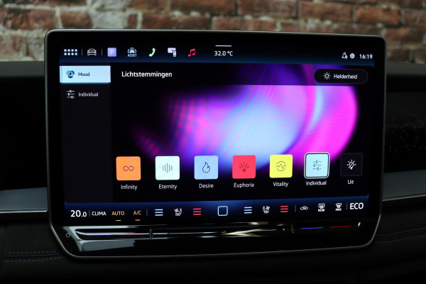 Volkswagen Tayron 1.5 eHybrid R-Line Edition / Panoramadak / Trekhaak / Harman Kardon / Adaptieve Cruise Control / Stoel- en stuurverwarming / Head-Up Display / Massagestoelen / LED / Rondomzicht Camera / 20 Inch / Sfeerverlichting / Keyless Entry