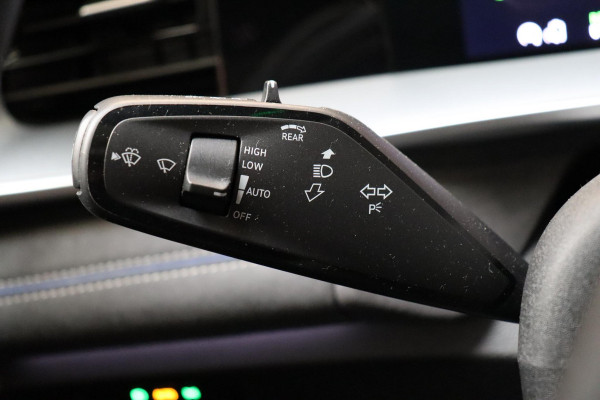 Volkswagen Tayron 1.5 eHybrid R-Line Edition / Panoramadak / Trekhaak / Harman Kardon / Adaptieve Cruise Control / Stoel- en stuurverwarming / Head-Up Display / Massagestoelen / LED / Rondomzicht Camera / 20 Inch / Sfeerverlichting / Keyless Entry