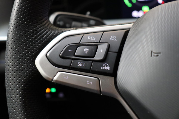 Volkswagen Tayron 1.5 eHybrid R-Line Edition / Panoramadak / Trekhaak / Harman Kardon / Adaptieve Cruise Control / Stoel- en stuurverwarming / Head-Up Display / Massagestoelen / LED / Rondomzicht Camera / 20 Inch / Sfeerverlichting / Keyless Entry