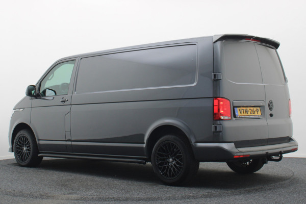Volkswagen Transporter 2.0 TDI L2H1 28 Bulli 3-Zits, Virtual Cockpit, ACC, Side-Bars, Apple Carplay, Trekhaak, 18"